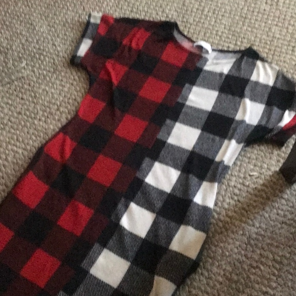 Short sleeves, wiggle sweater dress